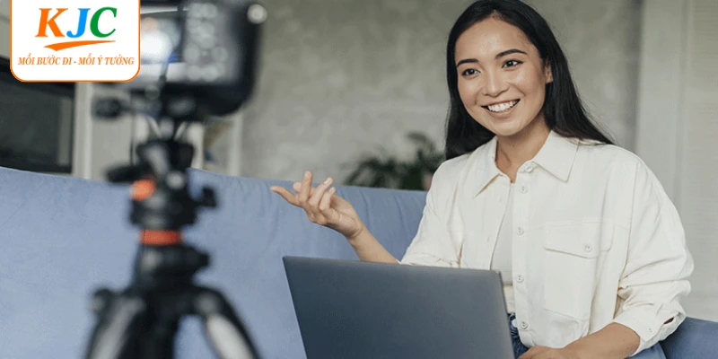 Nhân Viên Truyền Thông - Bứt Phá Trong Ngành Giải Trí Online